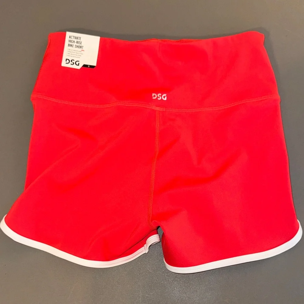 DSG Women's Red Bicycle Athletic Shorts Size M Runs Small - Picture 3 of 7
